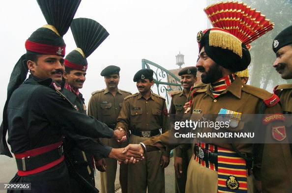 Pakistan Rangers shake hands with members of the Indian Border ...