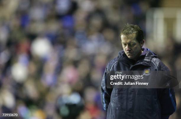 West Ham United manager Alan Curbishley looks dejected during the Barclays Premiership match between Reading and West Ham United at the Madejski...