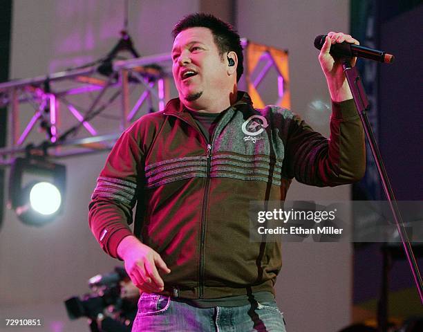 Smash Mouth singer Steve Harwell performs during the "CD USA" New Year's Eve event at the Fremont Street Experience December 31, 2006 in Las Vegas,...