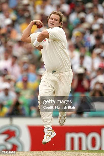 Shane Warne of Australia bowls during day one of the fifth Ashes Test Match between Australia and England at the Sydney Cricket Ground on January 2,...