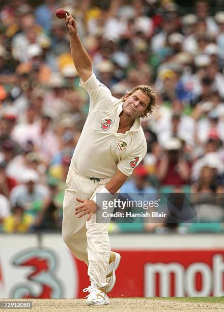 Shane Warne of Australia bowls during day one of the fifth Ashes Test Match between Australia and England at the Sydney Cricket Ground on January 2,...
