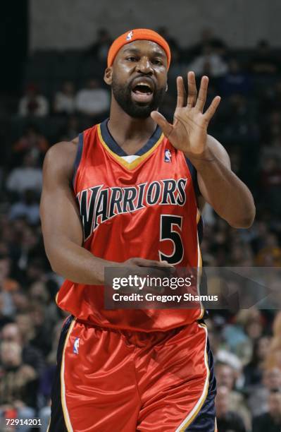 Baron Davis of the Golden State Warriors directs teammates during NBA action against the New Orleans/Oklahoma City Hornets January 2, 2007 at the...