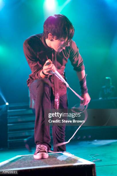 The Lost Prophets performing at the first night of their London schedule. Vocalist Ian Watkins. 17/11/04 Hammersmith Apollo.