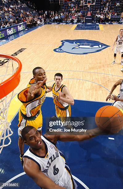 Eddie Jones of the Memphis Grizzlies takes the ball to the basket against the Seattle SuperSonics during the game on December 18, 2006 at FedExForum...