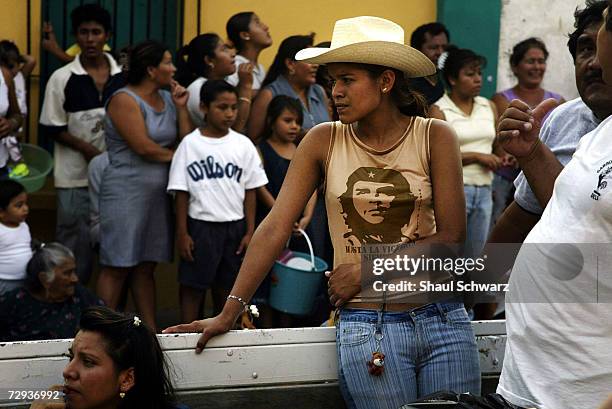 People gather to watch the parade for the Regada Ceremony in Juchitan, Mexico, June 5, 2003. Whether it is a religious ceremony or an Indian...