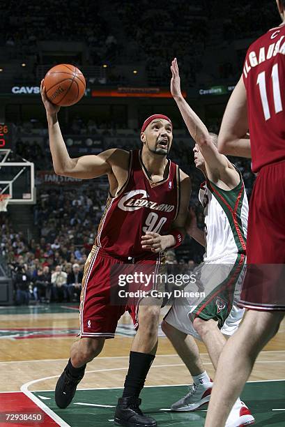 Drew Gooden of the Cleveland Cavaliers drives to the basket against Steve Blake of the Milwaukee Bucks January 5, 2007 at the Bradley Center in...