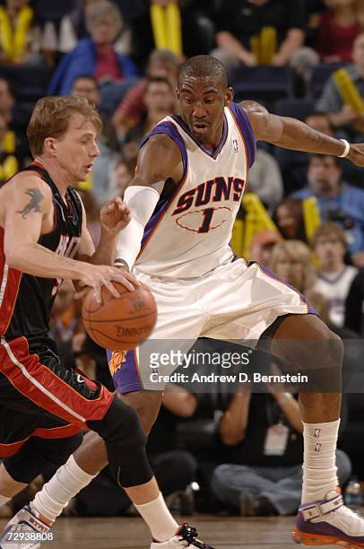 Amare Stoudemire of the Phoenix Suns guards Jason Williams of the Miami Heat in an NBA game played at U.S. Airways Center January 5, 2007 in Phoenix,...