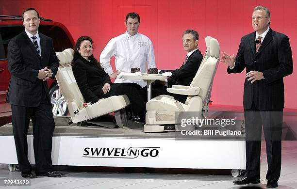 Talk Show Setup Photos and Premium High Res Pictures - Getty Images