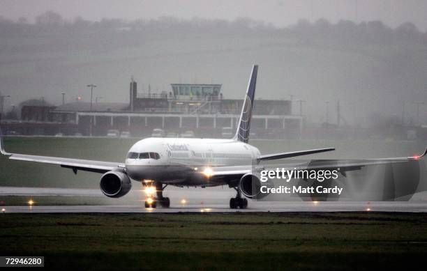 Continental Airways Airlines flight from New York touches down at Bristol International Airport on January 8, 2006 in Bristol, England, the first of...