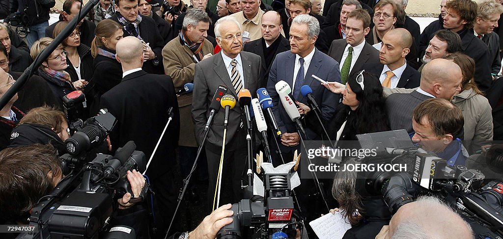 Edmund Stoiber (C-L), Bavaria?s State Pr