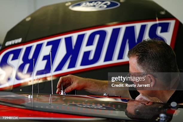 Snickers Dark Car Ricky Rudd 103 Crew Of Ricky Rudd Stock Photos, High-Res Pictures, and Images ...