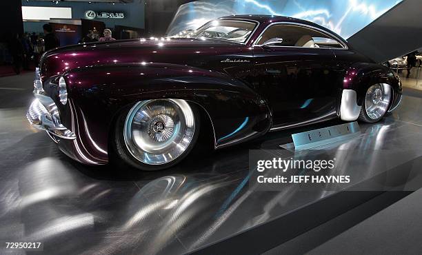 Detroit, UNITED STATES: The Holden Efijy concept car, painted in ?Soprano Purple? paintwork, highlights its curvaceous 5.2-metre body, reinterpreting...