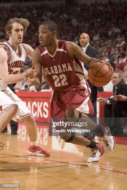 Guard Ronald Steele of the Alabama Crimson Tide drives to the basket against the Arkansas Razorbacks at Bud Walton Arena on January 6, 2007 in...