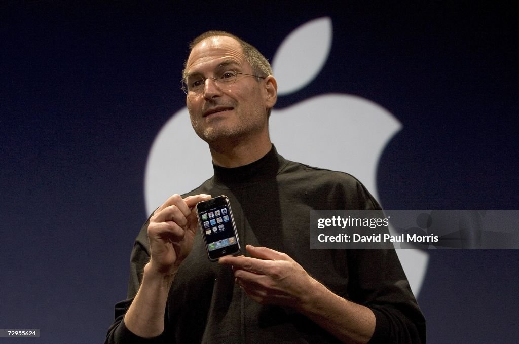 Steve Jobs Unveils Apple iPhone At MacWorld Expo