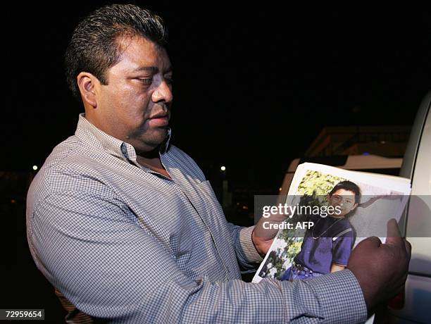 Guatemala City, GUATEMALA: Antonio Pelico shows a photograph of his ten-year-old nephew Sergio Pelico 09 January 2007 in Guatemala City after the...