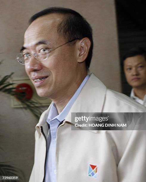 Singaporean Foreign Minister George Yeo arrives at the international airport of the Philippines' central city of Cebu, 10 January 2007 to attend the...