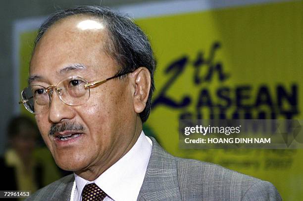 Thai Foreign Minister Nitya Pibulsonggram arrives at the international airport of the Philippines' central city of Cebu, 10 January 2007 to attend...