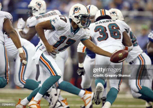 Cleo Lemon of the Miami Dolphins looks to hand off the ball during the game against the Indianapolis Colts at the RCA Dome on December 31, 2006 in...