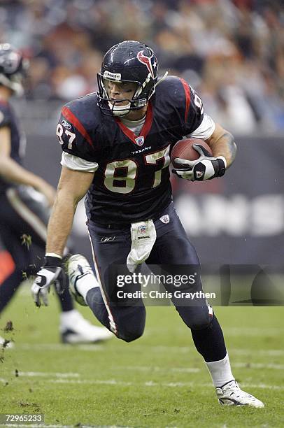 Mark Bruener of the Houston Texans carries the ball during the game against the Indianapolis Colts on December 24, 2006 at Reliant Stadium in...