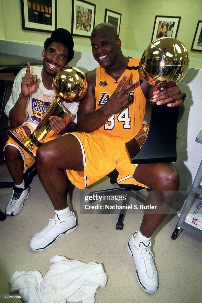 Shaquille O Neal And Kobe Bryant Of The Los Angeles Lakers Pose With shaquille-o-neal-and-kobe-bryant-of-the-los-angeles-lakers-pose-with