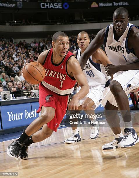 Brandon Roy of the Portland Trail Blazers drives to the basket past DeSagana Diop and Devean George of the Dallas Mavericks in NBA action January 10,...