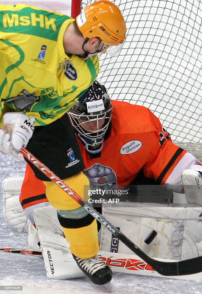 Martin Galik (L) of Slovakian Zilina att