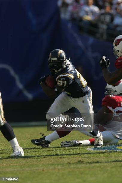 Running back LaDainian Tomlinson of the San Diego Chargers carries the ball against the Arizona Cardinals at Qualcomm Stadium on December 31, 2006 in...