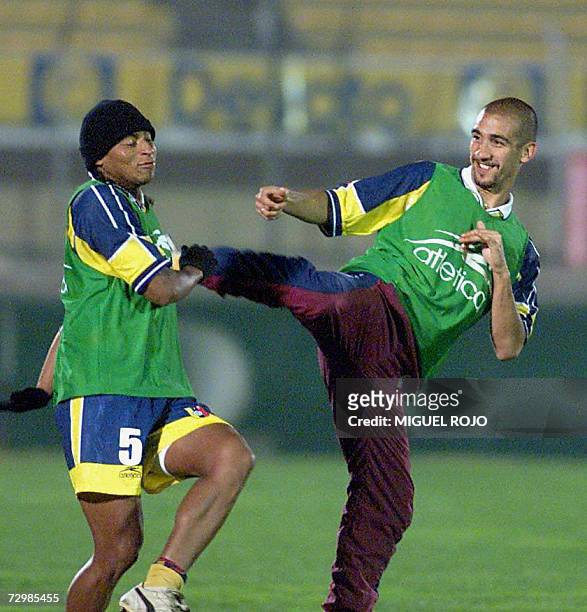 Players of the Venezuelan soccer team Alberto Farias and Fernando Ornellas practice martial arts moments before a training session 17 Jully, 2000 in...