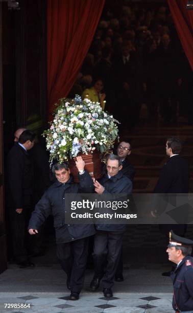 The coffin of former Italian director Carlo Ponti is carried out of San Martin church on January 12, 2007 in Magenta, Italy. Italian film producer...