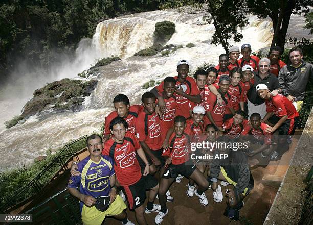 Ciudad del Este, PARAGUAY: Members of Ecuador's national under-20 football team pose for a photograph in front of the "Saltos del Monday" falls,...