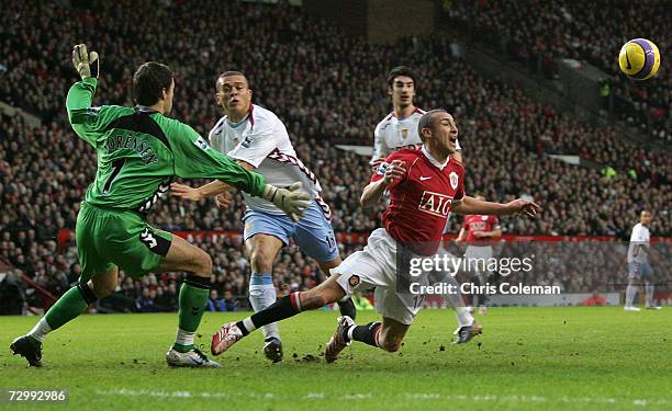 Henrik Larsson of Manchester United clashes with Wilfred Bouma and Thomas Sorensen of Aston Villa during the Barclays Premiership match between...