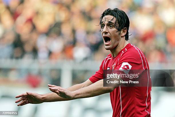 Luca Toni of Fiorentia makes an appeal during the Serie A match between Sampdoria and Fiorentina at the Luigi Ferraris Stadium on January 14, 2007 in...