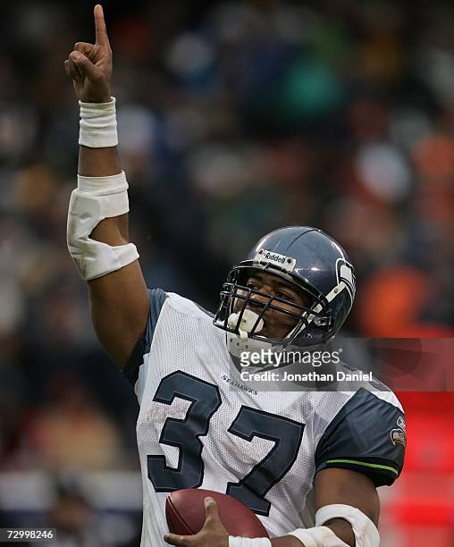 Shaun Alexander of the Seattle Seahawks celebrates his 13 yard run for a touchdown against the Chicago Bears during their NFC Divisional Playoff game...