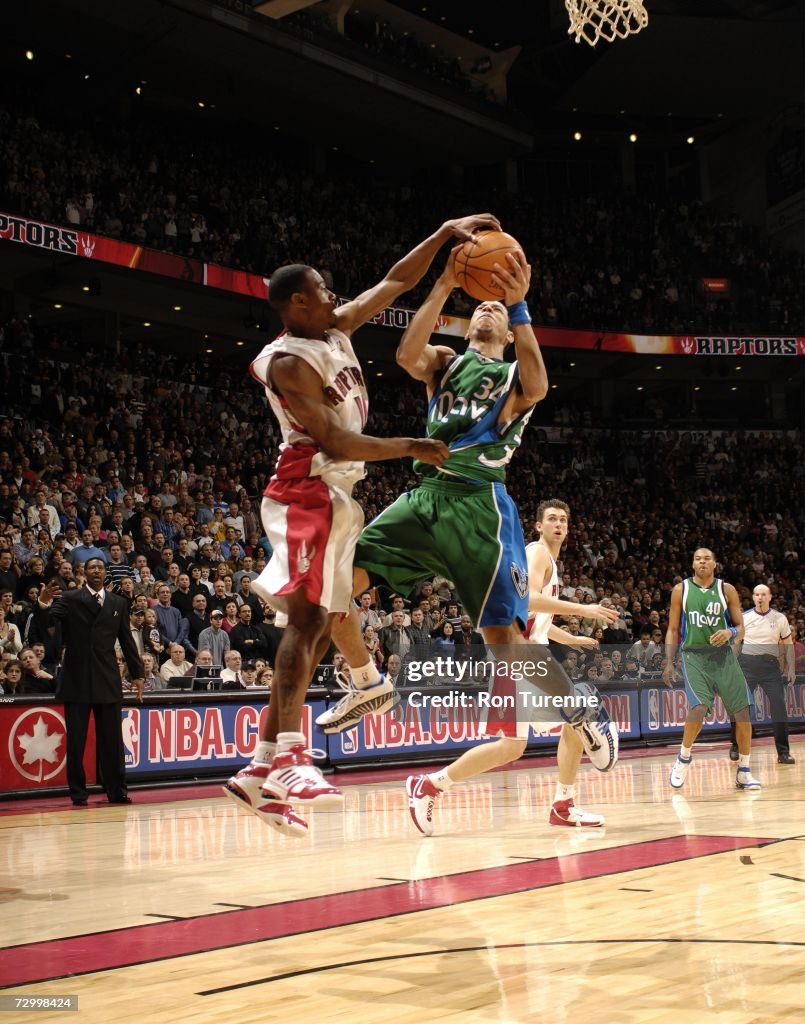 Dallas Raptors Morris Peterson of the Toronto Raptors fouls Devin Harris of the ...