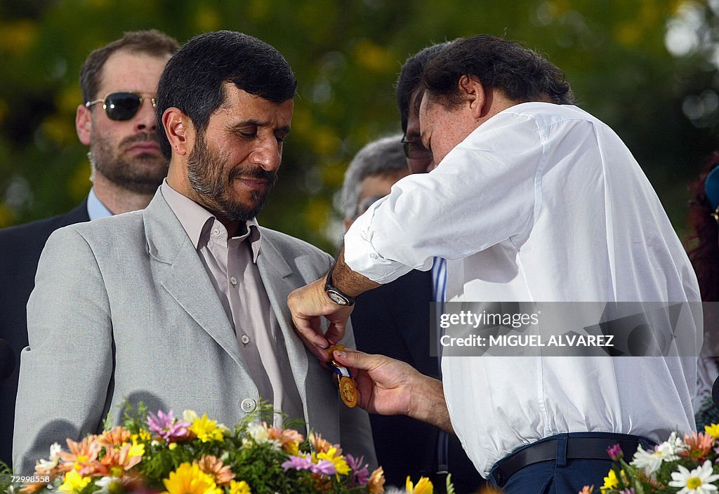 Iranian President Mahmoud Ahmadinejad (l