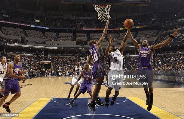 Chucky Atkins of the Memphis Grizzlies shoots a layup between Leandro Barbosa and James Jones of the Phoenix Suns at FedExForum January 15, 2007 in...