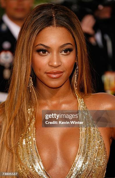Singer/Actress Beyonce Knowles arrives at the 64th Annual Golden Globe Awards at the Beverly Hilton on January 15, 2007 in Beverly Hills, California.