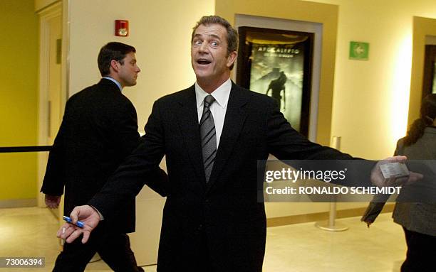 Australian actor Mel Gibson jokes with the press at a screening of his movie "Apocalypto" in Mexico City 15 January 2007. AFP PHOTO/Ronaldo SCHEMIDT