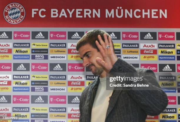 Sebastian Deisler gestures during the Bayern Munich press conference at Bayern's training ground Saebener Strasse on January 16, 2007 in Munich,...