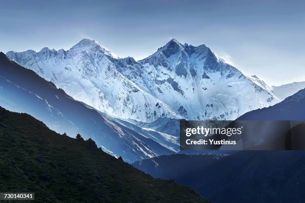 himalaya mountain range, nepal - mount everest foto e immagini stock