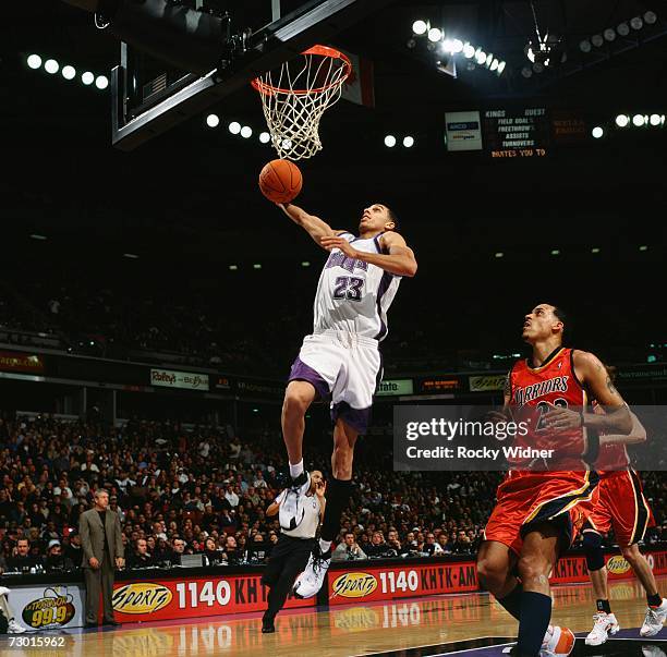 Kevin Martin of the Sacramento Kings elevates to the basket for a dunk against Matt Barnes of the Golden State Warriors at Arco Arena on December 30,...