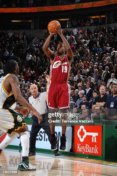 Damon Jones of the Cleveland Cavaliers shoots over the defense of Chris WIlcox of the Seattle SuperSonics on January 16, 2007 at the Key Arena in...