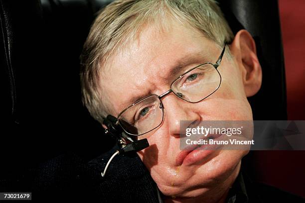 Professor Stephen Hawking delivers his speech at the release of the 'Bulletin of the Atomic Scientists' on January 17, 2007 in London, Ebgland. A...