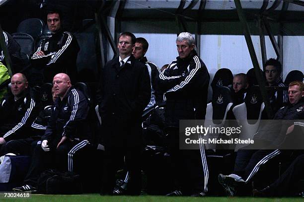 Newcastle United Manager Glenn Roeder and the Newcastle bench watch the action dejectedly during the FA Cup sponsored by E.ON Third Round Replay...