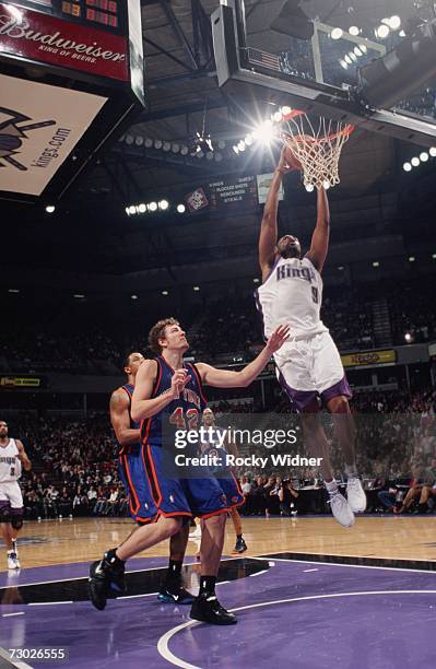 Kenny Thomas of the Sacramento Kings takes the ball to the basket against David Lee of the New York Knicks during a game at Arco Arena on January 2,...