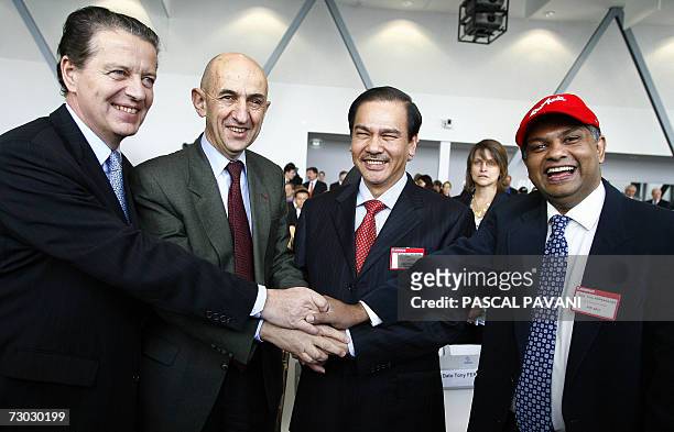 French minister of Transport Dominique Perben, Airbus Chief Executive French Louis Gallois, Malaysian minister of Transport Chan Kong Choy and Air...