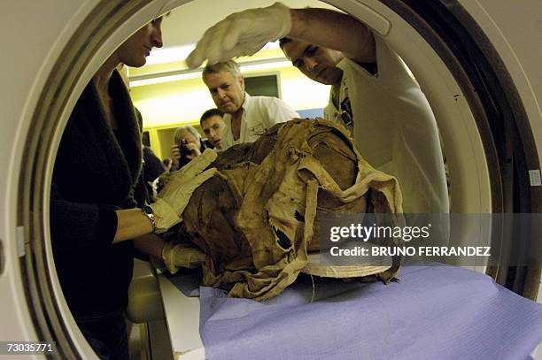 Employees of Saint-Jacques hospital get ready a mummy of Seramon for a scan in Besancon, 18 January 2007, as part of a doctorate study of a radiology...