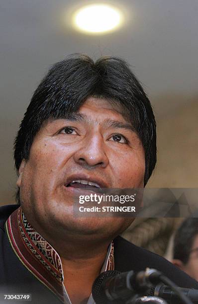 Rio de Janeiro, BRAZIL: Evo Morales, presidente de Bolivia, hace declaraciones a la prensa antes de la apertura de la sesion inaugural del segundo...