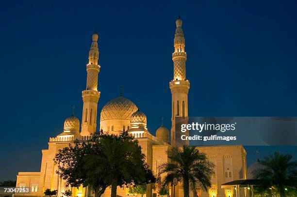 illuminated view of the mosque seen during at night - jumeirah mosque stock pictures, royalty-free photos & images