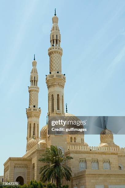 scenic view of the mosque - jumeirah mosque stock pictures, royalty-free photos & images